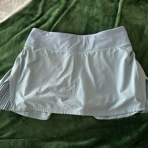 Lululemon size 6 regular Play off the Pleats Tennis/running skirt.